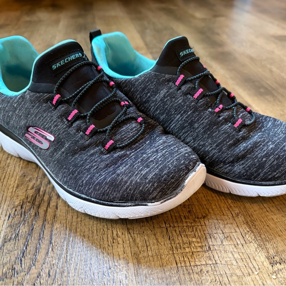 Skechers Relaxed Fit Bungee Black and Teal Sneakers w/ Memory Foam.